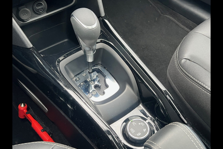 Peugeot 2008 BWJ 2018 | 1.2PT 111PK Allure AUTOMAAT | TREKHAAK | PANO DAK | CLIMA | NAVI | CAMERA A | LEDER/STOF | CARPLAY |