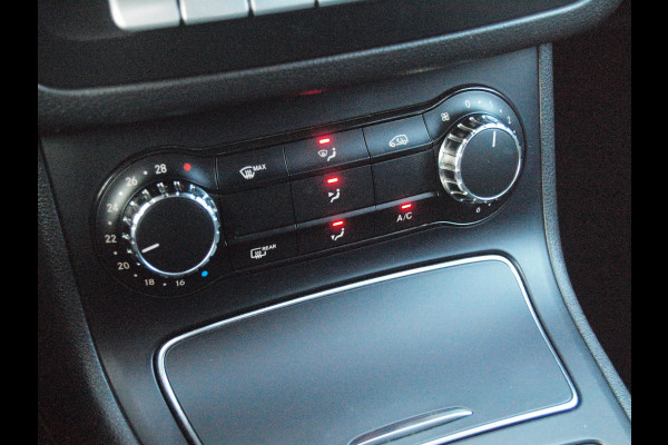Mercedes-Benz B-Klasse 180 Ambition LED | Automaat | Sports Tourer | Night-pakket | Zwarte hemel bekleding