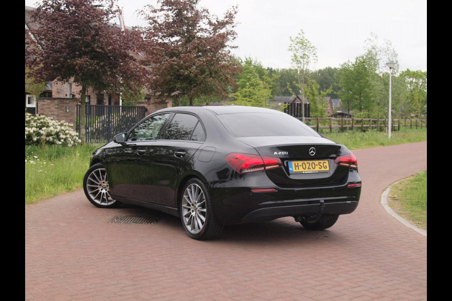 Mercedes-Benz A-Klasse 200 Launch Edition | Camera | Trekhaak | Automaat | Apple Carplay | Virtual Cockpit |