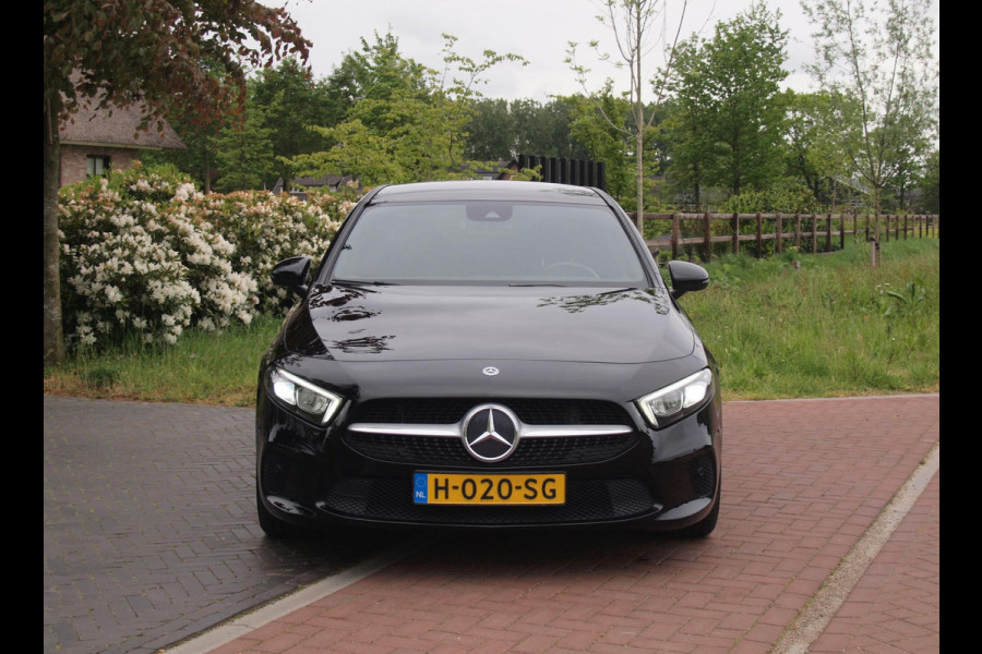 Mercedes-Benz A-Klasse 200 Launch Edition | Camera | Trekhaak | Automaat | Apple Carplay | Virtual Cockpit |