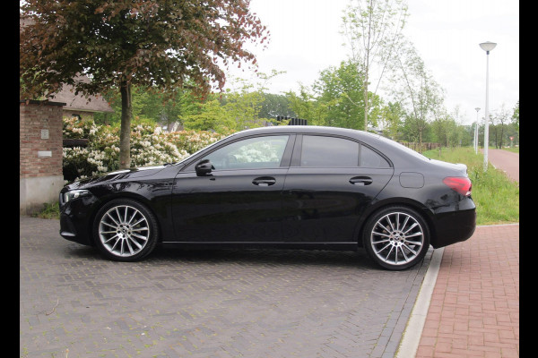 Mercedes-Benz A-Klasse 200 Launch Edition | Camera | Trekhaak | Automaat | Apple Carplay | Virtual Cockpit |