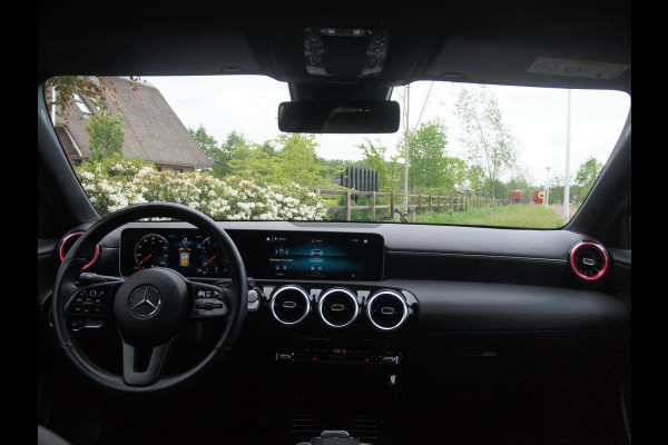 Mercedes-Benz A-Klasse 200 Launch Edition | Camera | Trekhaak | Automaat | Apple Carplay | Virtual Cockpit |