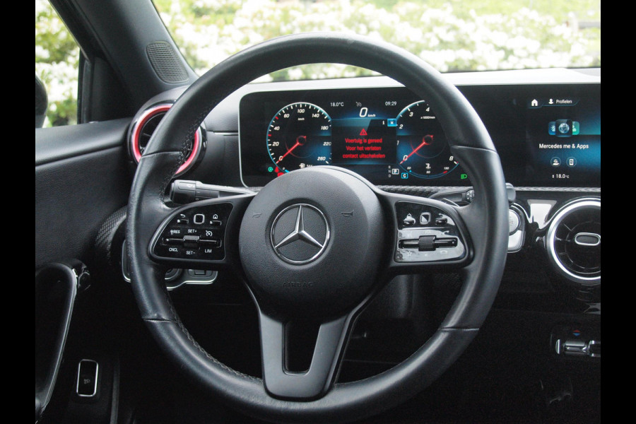 Mercedes-Benz A-Klasse 200 Launch Edition | Camera | Trekhaak | Automaat | Apple Carplay | Virtual Cockpit |