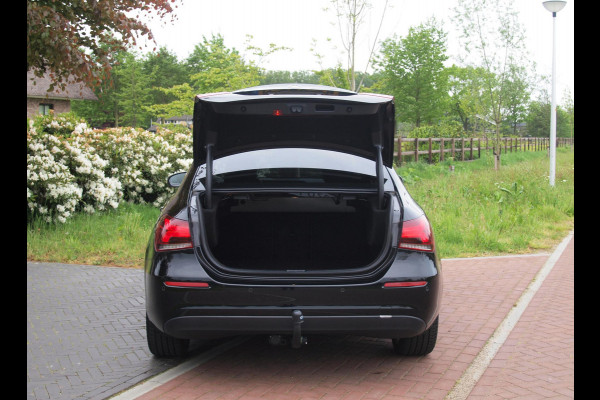 Mercedes-Benz A-Klasse 200 Launch Edition | Camera | Trekhaak | Automaat | Apple Carplay | Virtual Cockpit |