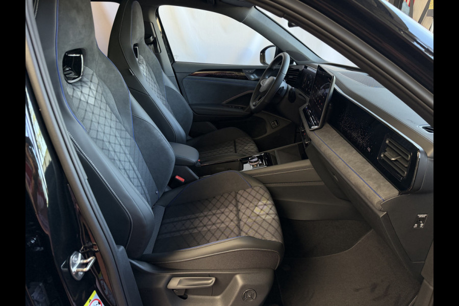 Volkswagen Tiguan 1.5 eHYBRID 272 PK NW AUTO R-LINE VW.TREKHAAK BLACK PANO XL.NAVI STOEL/STUUR VERW. BLACK.STYLE 360.CAM ELEK.KLEP MATRIX.LED 20'' PHEV PLUG IN HYBRID ✅Top Auto's Wijchen , 30 Jaar Specialist in Volkswagen  : Alle Type's : R-Line Edition / Style / First Edition / Highline / Life , Zowel PHEV / HEV / MHEV / Benzine ✅