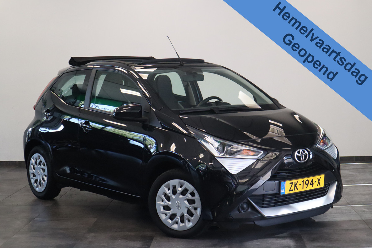 Toyota Aygo 1.0 VVT-i x-play limited Cabrio Carplay * Hemelvaartsdag geopend van 12:00 tot 17:00u *