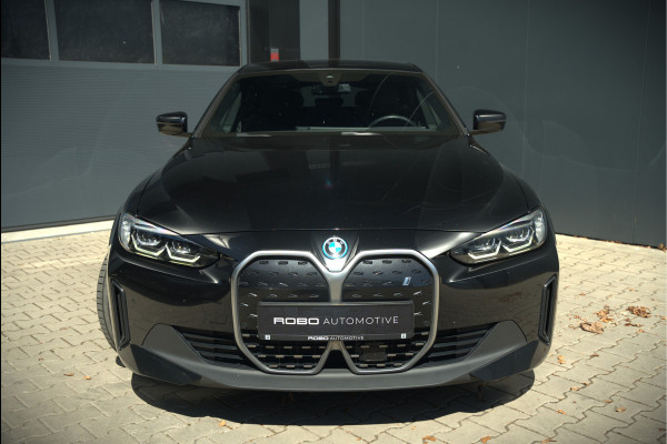 BMW i4 eDrive40 84 kWh | Stoelverwarming | Stuurverwarming | Apple Carplay | Adaptive Cruise Control | Memory Seat | Trekhaak | Camera | Parkeersensoren | Navigatie | Ambiance Verlichting | HIFI | SOH 96.52% |
