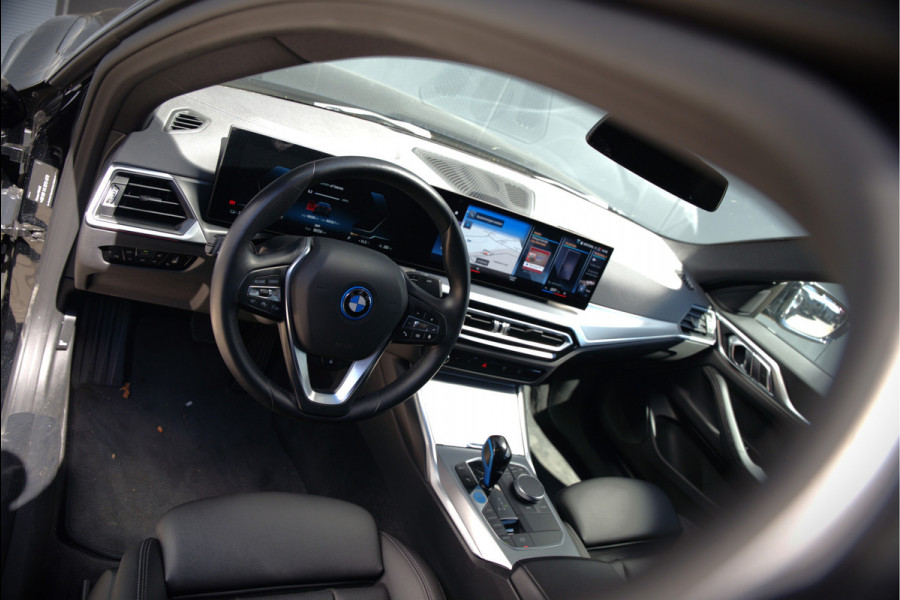 BMW i4 eDrive40 84 kWh | Stoelverwarming | Stuurverwarming | Apple Carplay | Adaptive Cruise Control | Memory Seat | Trekhaak | Camera | Parkeersensoren | Navigatie | Ambiance Verlichting | HIFI | SOH 96.52% |