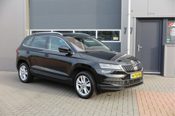 Škoda Karoq 1.5 TSI 150pk DSG ACT Business Edition Plus Trekhaak ,Side assist , Lane assist , Adaptive cruise, Stoelverwarming ,Navi, PDC , Camera etc. .