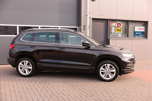 Škoda Karoq 1.5 TSI 150pk DSG ACT Business Edition Plus Trekhaak ,Side assist , Lane assist , Adaptive cruise, Stoelverwarming ,Navi, PDC , Camera etc. .