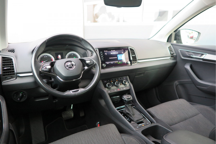 Škoda Karoq 1.5 TSI 150pk DSG ACT Business Edition Plus Trekhaak ,Side assist , Lane assist , Adaptive cruise, Stoelverwarming ,Navi, PDC , Camera etc. .