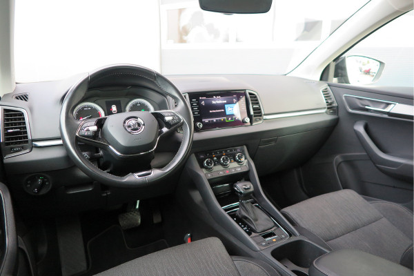 Škoda Karoq 1.5 TSI 150pk DSG ACT Business Edition Plus Trekhaak ,Side assist , Lane assist , Adaptive cruise, Stoelverwarming ,Navi, PDC , Camera etc. .