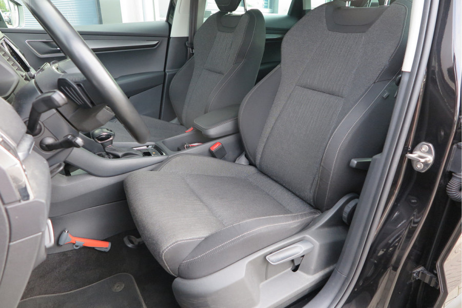 Škoda Karoq 1.5 TSI 150pk DSG ACT Business Edition Plus Trekhaak ,Side assist , Lane assist , Adaptive cruise, Stoelverwarming ,Navi, PDC , Camera etc. .