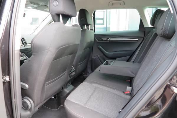 Škoda Karoq 1.5 TSI 150pk DSG ACT Business Edition Plus Trekhaak ,Side assist , Lane assist , Adaptive cruise, Stoelverwarming ,Navi, PDC , Camera etc. .