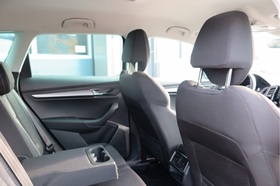 Škoda Karoq 1.5 TSI 150pk DSG ACT Business Edition Plus Trekhaak ,Side assist , Lane assist , Adaptive cruise, Stoelverwarming ,Navi, PDC , Camera etc. .