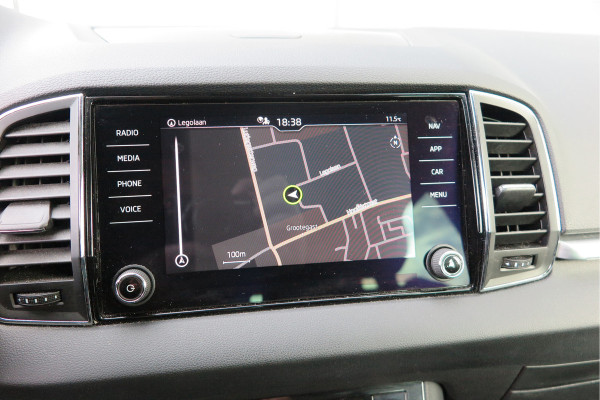 Škoda Karoq 1.5 TSI 150pk DSG ACT Business Edition Plus Trekhaak ,Side assist , Lane assist , Adaptive cruise, Stoelverwarming ,Navi, PDC , Camera etc. .