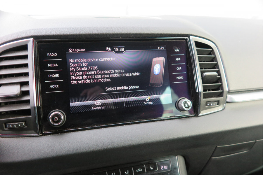 Škoda Karoq 1.5 TSI 150pk DSG ACT Business Edition Plus Trekhaak ,Side assist , Lane assist , Adaptive cruise, Stoelverwarming ,Navi, PDC , Camera etc. .