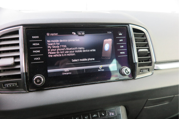 Škoda Karoq 1.5 TSI 150pk DSG ACT Business Edition Plus Trekhaak ,Side assist , Lane assist , Adaptive cruise, Stoelverwarming ,Navi, PDC , Camera etc. .