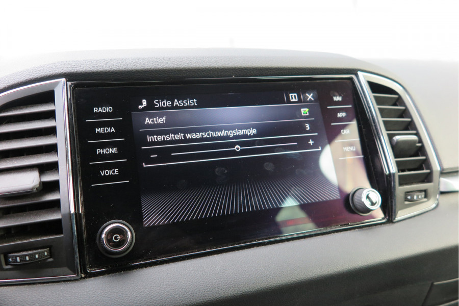 Škoda Karoq 1.5 TSI 150pk DSG ACT Business Edition Plus Trekhaak ,Side assist , Lane assist , Adaptive cruise, Stoelverwarming ,Navi, PDC , Camera etc. .