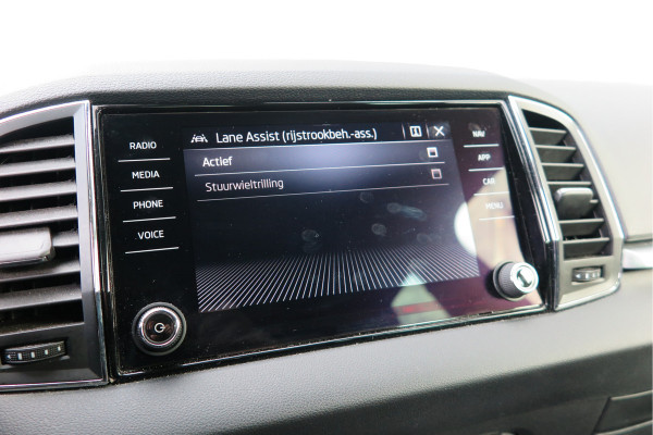 Škoda Karoq 1.5 TSI 150pk DSG ACT Business Edition Plus Trekhaak ,Side assist , Lane assist , Adaptive cruise, Stoelverwarming ,Navi, PDC , Camera etc. .
