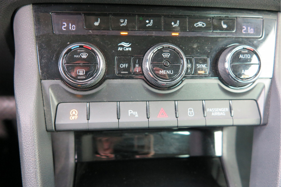 Škoda Karoq 1.5 TSI 150pk DSG ACT Business Edition Plus Trekhaak ,Side assist , Lane assist , Adaptive cruise, Stoelverwarming ,Navi, PDC , Camera etc. .
