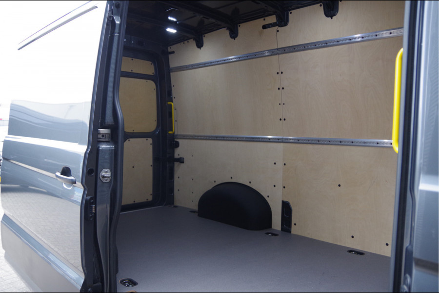 Volkswagen Crafter 35 2.0 TDI L3H3(L2H2) 177PK AUT. LED, STOELVERWARMING, TREKHAAK, ERGO ACTIVE GEVEERDE STOEL, CLIMATE CONTROL, CAMERA, NAVI, PARK