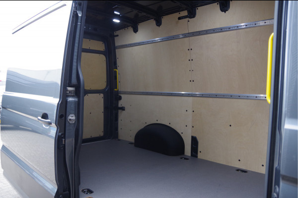 Volkswagen Crafter 35 2.0 TDI L3H3(L2H2) 177PK AUT. LED, STOELVERWARMING, TREKHAAK, ERGO ACTIVE GEVEERDE STOEL, CLIMATE CONTROL, CAMERA, NAVI, PARK
