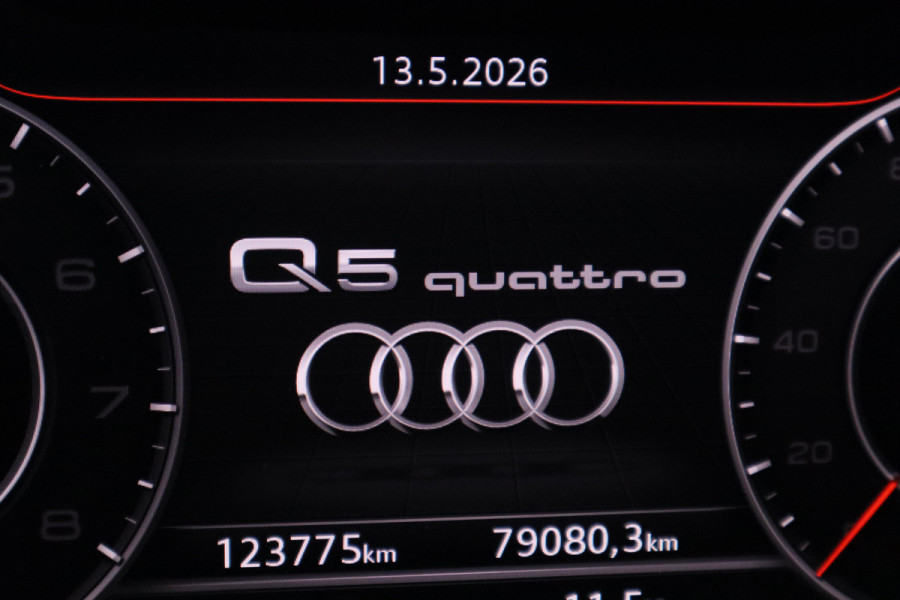 Audi Q5 2.0 TFSI quattro Sport S Line Black Edition QUANTUM GRIJS Head up Leder Panorama dak