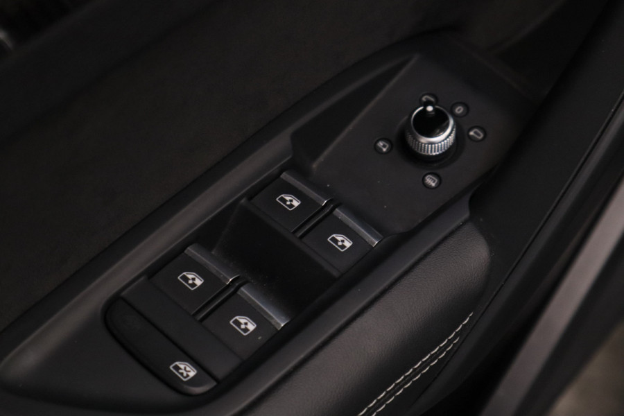 Audi Q5 2.0 TFSI quattro Sport S Line Black Edition QUANTUM GRIJS Head up Leder Panorama dak