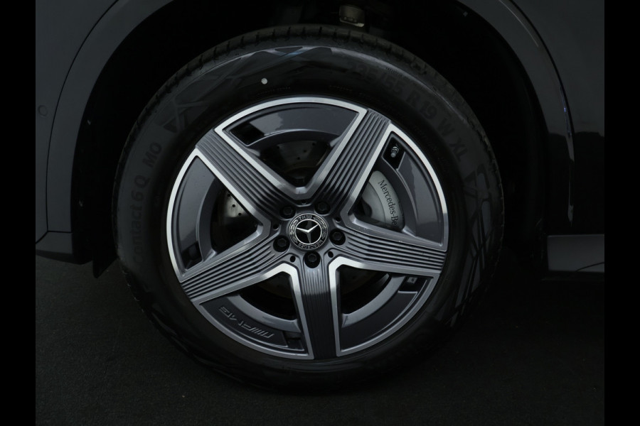 Mercedes-Benz GLC Coupé 300 e 4Matic AMG Plug-In Hybride | Trekhaak | Sfeerverlichting | Car Play | Parkeerpakket met Camera | Stuur en Stoelverwarming | Inclusief 24 maanden Mercedes-Benz Certified garantie voor Europa.