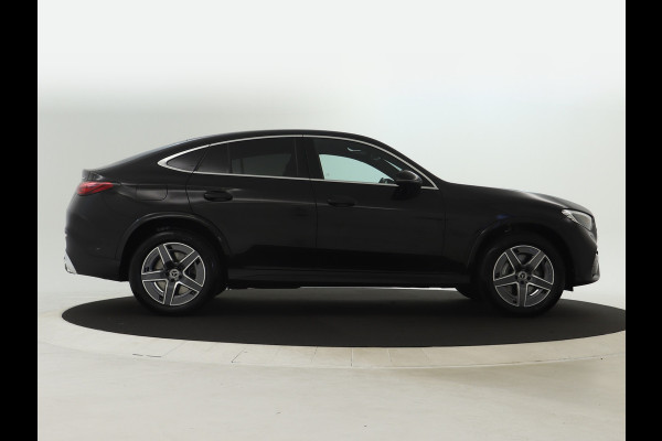 Mercedes-Benz GLC Coupé 300 e 4Matic AMG Plug-In Hybride | Trekhaak | Sfeerverlichting | Car Play | Parkeerpakket met Camera | Stuur en Stoelverwarming | Inclusief 24 maanden Mercedes-Benz Certified garantie voor Europa.