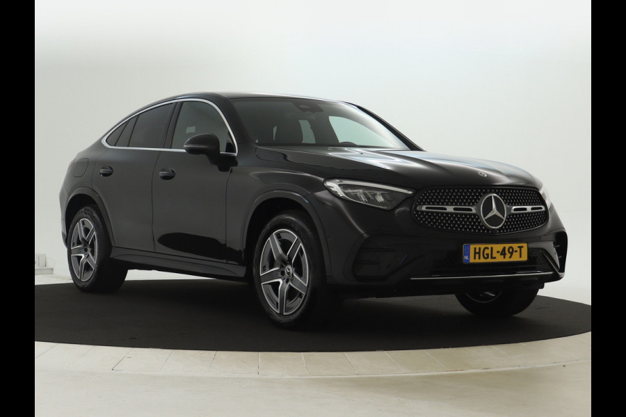 Mercedes-Benz GLC Coupé 300 e 4Matic AMG Plug-In Hybride | Trekhaak | Sfeerverlichting | Car Play | Parkeerpakket met Camera | Stuur en Stoelverwarming | Inclusief 24 maanden Mercedes-Benz Certified garantie voor Europa.