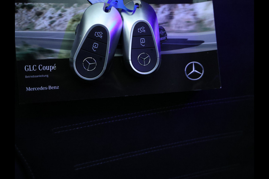 Mercedes-Benz GLC Coupé 300 e 4Matic AMG Plug-In Hybride | Trekhaak | Sfeerverlichting | Car Play | Parkeerpakket met Camera | Stuur en Stoelverwarming | Inclusief 24 maanden Mercedes-Benz Certified garantie voor Europa.
