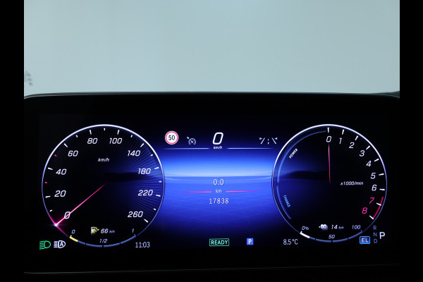 Mercedes-Benz GLC Coupé 300 e 4Matic AMG Plug-In Hybride | Trekhaak | Sfeerverlichting | Car Play | Parkeerpakket met Camera | Stuur en Stoelverwarming | Inclusief 24 maanden Mercedes-Benz Certified garantie voor Europa.