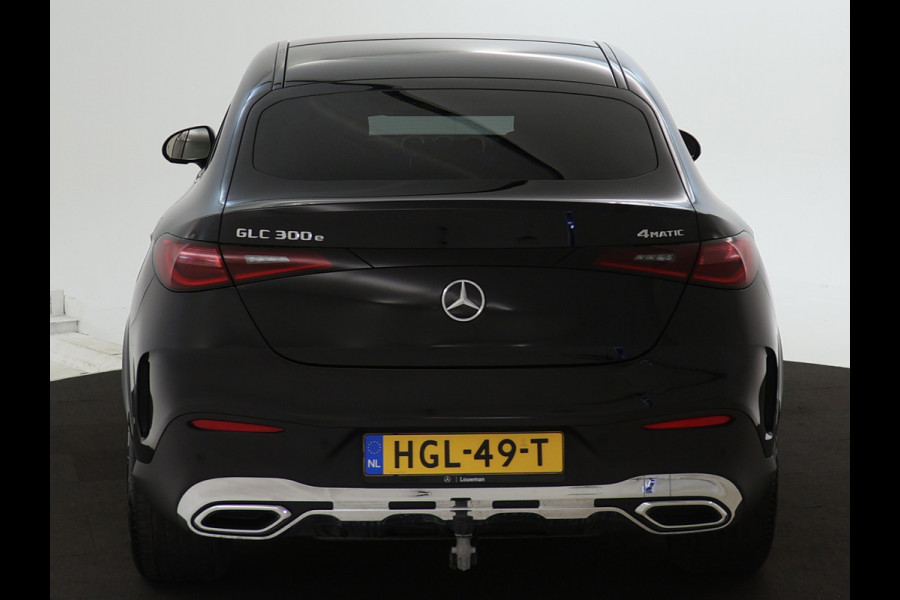 Mercedes-Benz GLC Coupé 300 e 4Matic AMG Plug-In Hybride | Trekhaak | Sfeerverlichting | Car Play | Parkeerpakket met Camera | Stuur en Stoelverwarming | Inclusief 24 maanden Mercedes-Benz Certified garantie voor Europa.
