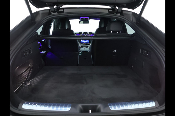 Mercedes-Benz GLC Coupé 300 e 4Matic AMG Plug-In Hybride | Trekhaak | Sfeerverlichting | Car Play | Parkeerpakket met Camera | Stuur en Stoelverwarming | Inclusief 24 maanden Mercedes-Benz Certified garantie voor Europa.