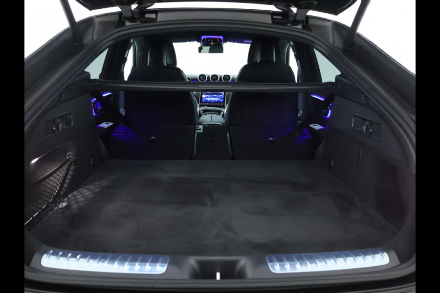 Mercedes-Benz GLC Coupé 300 e 4Matic AMG Plug-In Hybride | Trekhaak | Sfeerverlichting | Car Play | Parkeerpakket met Camera | Stuur en Stoelverwarming | Inclusief 24 maanden Mercedes-Benz Certified garantie voor Europa.