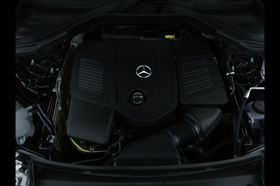 Mercedes-Benz GLC Coupé 300 e 4Matic AMG Plug-In Hybride | Trekhaak | Sfeerverlichting | Car Play | Parkeerpakket met Camera | Stuur en Stoelverwarming | Inclusief 24 maanden Mercedes-Benz Certified garantie voor Europa.