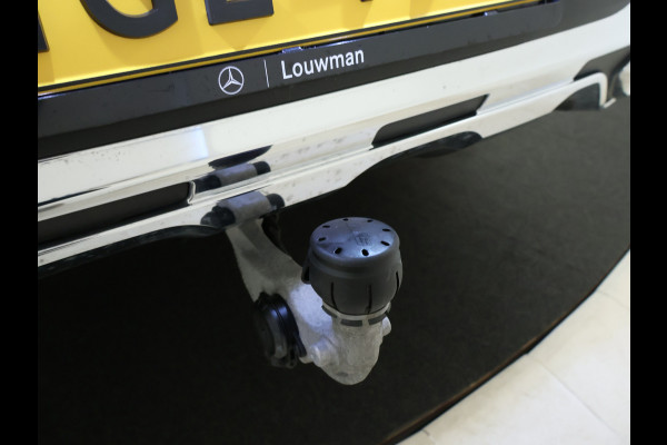 Mercedes-Benz GLC Coupé 300 e 4Matic AMG Plug-In Hybride | Trekhaak | Sfeerverlichting | Car Play | Parkeerpakket met Camera | Stuur en Stoelverwarming | Inclusief 24 maanden Mercedes-Benz Certified garantie voor Europa.