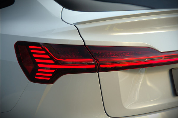 Audi e-tron Sportback 55 quattro S edition 95 kWh S-Line | Panoramadak | Bang & Olufsen | Carbon | Stoelverwarming | Camera | Matrix LED | Luchtvering | Cruise Control | Keyless | B&O | SOH 91,2%