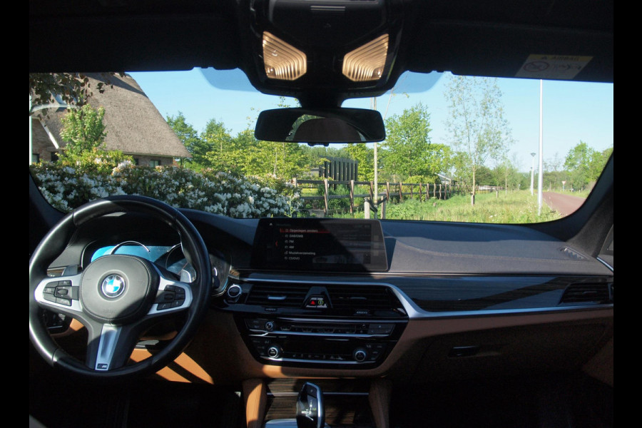 BMW 5 Serie 530i High Executive | Panoramadak | Sfeerverlichting | Apple Carplay | Cruise Control |