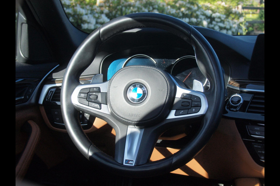 BMW 5 Serie 530i High Executive | Panoramadak | Sfeerverlichting | Apple Carplay | Cruise Control |