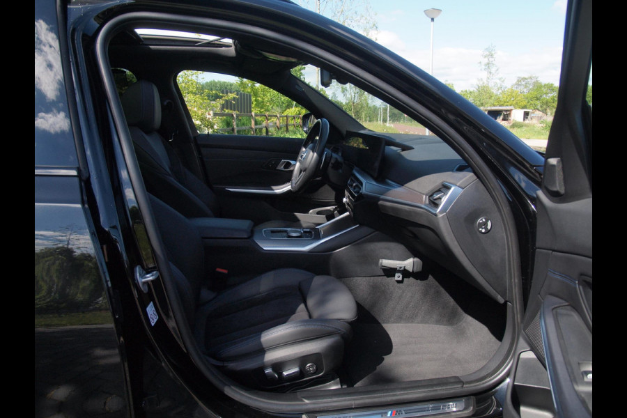 BMW 3 Serie Touring 320e M-Pakket | Panoramadak | Sfeerverlichting | Facelift |