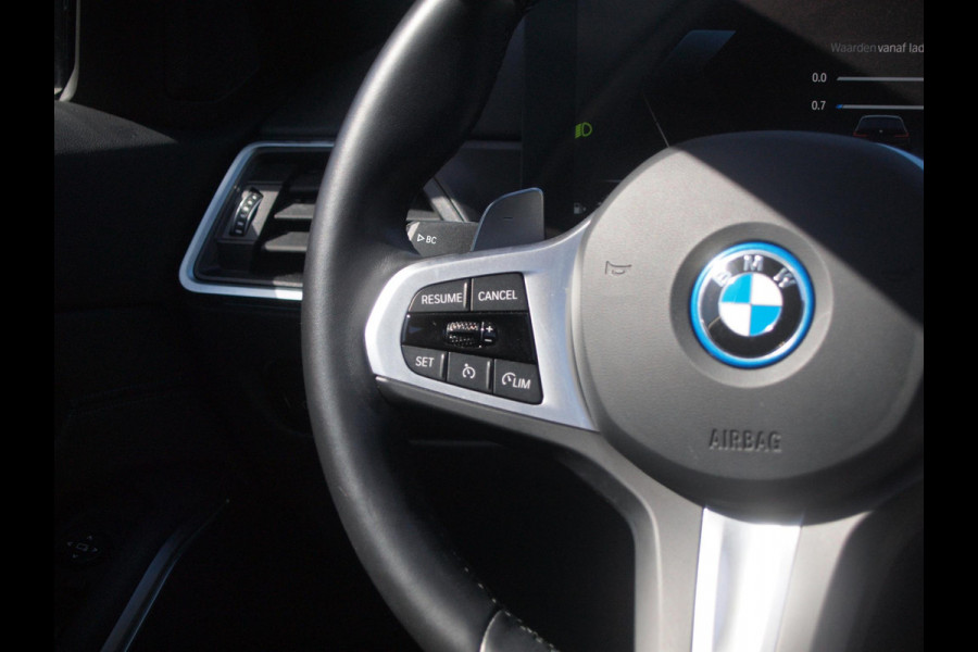 BMW 3 Serie Touring 320e M-Pakket | Panoramadak | Sfeerverlichting | Facelift |