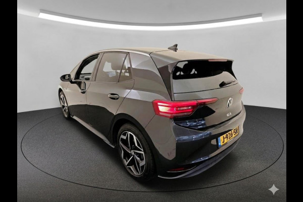 Volkswagen ID.3 First Plus 58 kWh 204 PK | Navigatie | 19" Lm velgen | Parkeercamera |