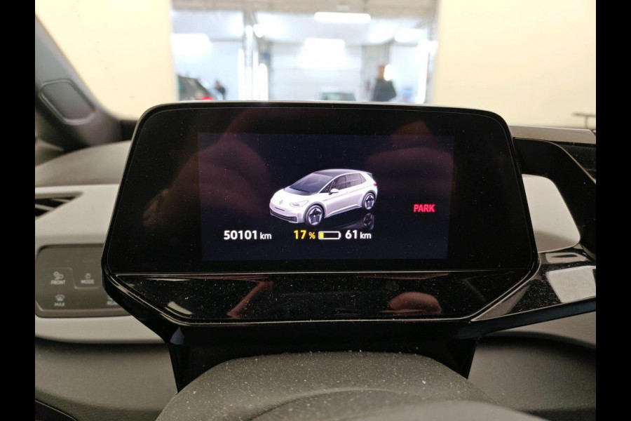 Volkswagen ID.3 First Plus 58 kWh 204 PK | Navigatie | 19" Lm velgen | Parkeercamera |