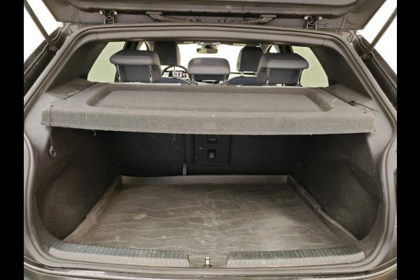 Volkswagen ID.3 First Plus 58 kWh 204 PK | Navigatie | 19" Lm velgen | Parkeercamera |