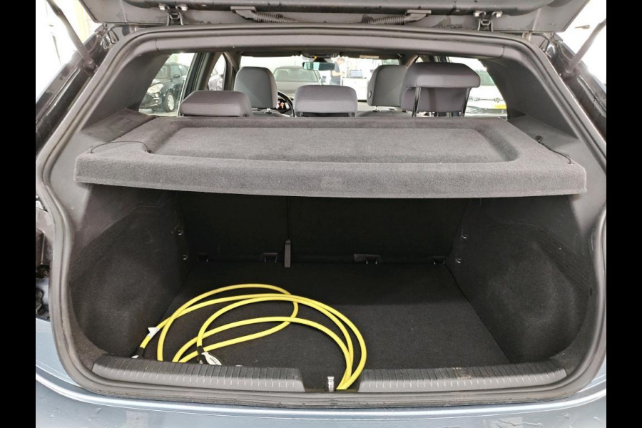 Volkswagen ID.3 Life 58 kWh 204 PK | Navigatie | Parkeersensoren | stoelverwarming |