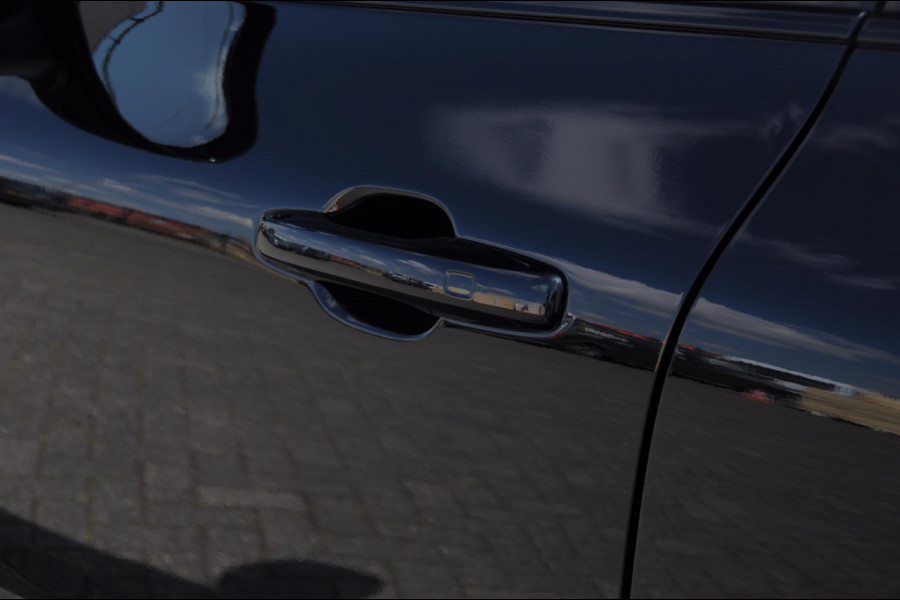 Volvo XC60 T6 350PK Automaat AWD Plus Black Edition / Elektrisch bedienbare voorstoelen met geheugen/ Stoelverwarming/ Stuurverwarming/ Harman Kardon audio/ 360 Camera/