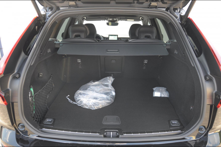 Volvo XC60 T6 350PK Automaat AWD Plus Black Edition / Elektrisch bedienbare voorstoelen met geheugen/ Stoelverwarming/ Stuurverwarming/ Harman Kardon audio/ 360 Camera/